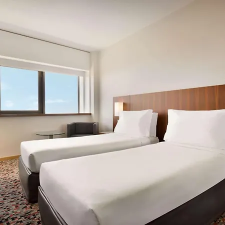 Ramada By Wyndham Lisbon-2